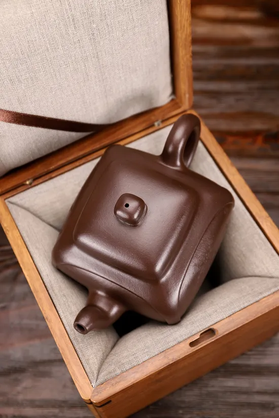 Yixing Zisha Teapot | Artisan Hui Haiqin | 580cc Purple Clay 6