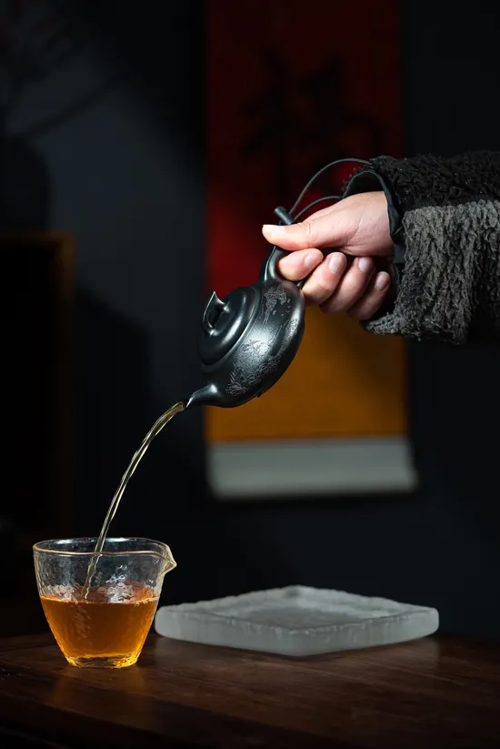 Authentic Yixing Zisha Teapot | Zhou Lianghong Handcrafted Artistry 3