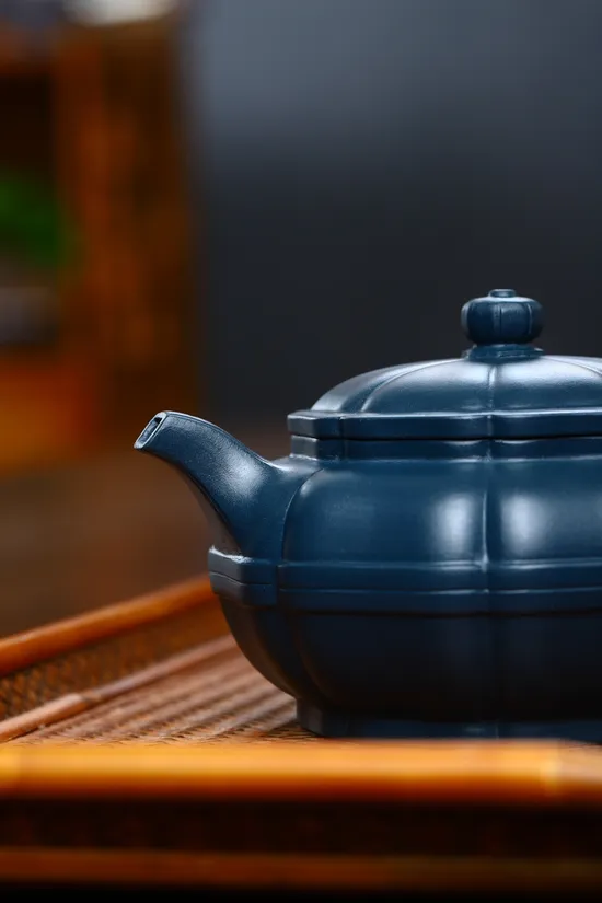 Zisha Teapots: original mine black-green clay | national-level arts and crafts master 3