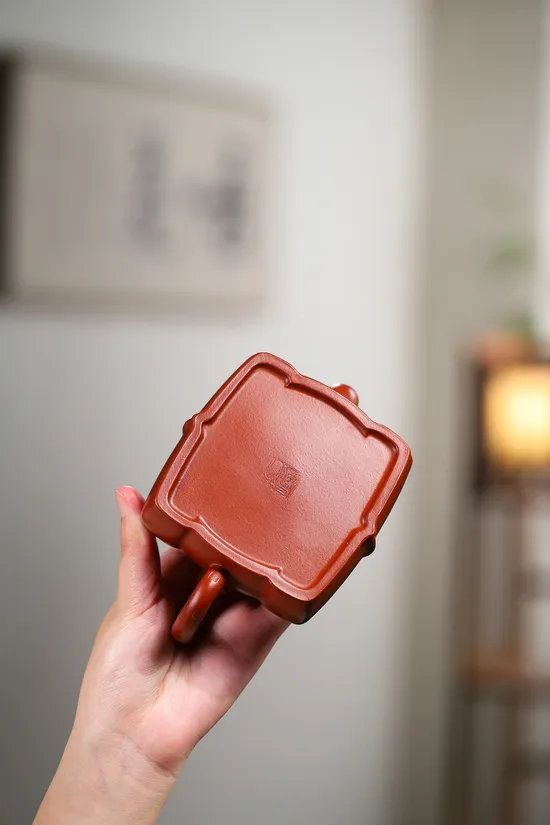 Zisha Teapots: Da Hong Pao clay | slip-painted magnolia 1
