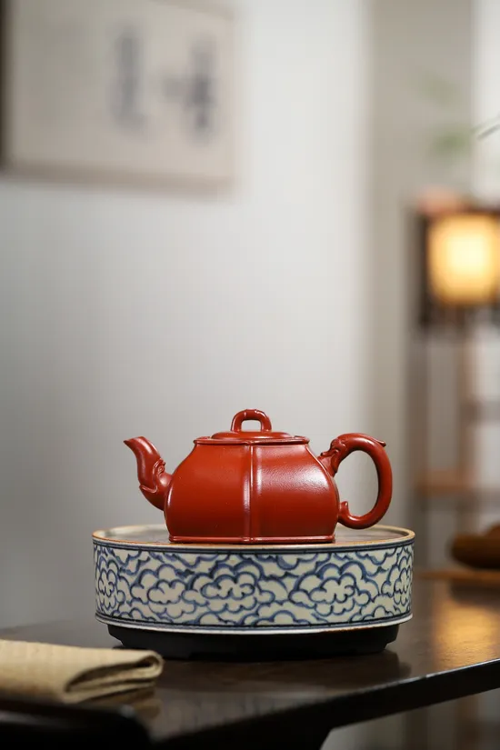Zisha Teapots: Da Hong Pao clay | slip-painted magnolia 4