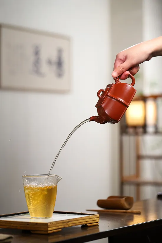 Zisha Teapots: Da Hong Pao clay | slip-painted magnolia 8