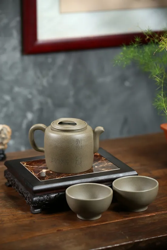 Premium Yixing Zisha Teapot Set: Artisan Crafted Clay Teapot & Cups 5