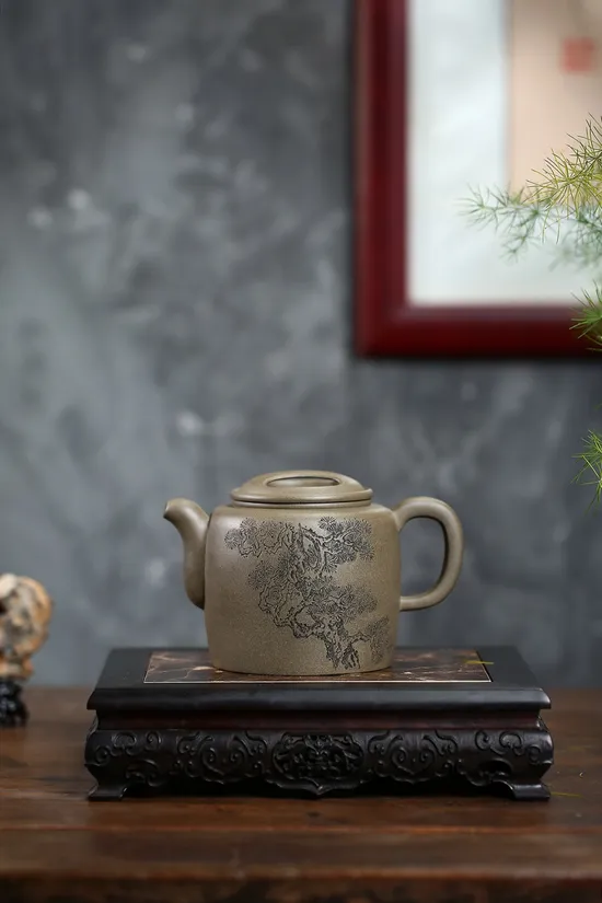 Premium Yixing Zisha Teapot Set: Artisan Crafted Clay Teapot & Cups 8