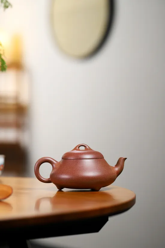Yixing Zisha Teapot - Premium Peach Blossom Clay Handcrafted Ceramics 1