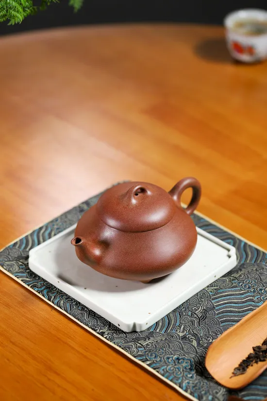 Yixing Zisha Teapot - Premium Peach Blossom Clay Handcrafted Ceramics 2