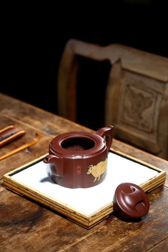 Premium Yixing Zisha Clay Teapot - Artisan Crafted, Collector's Choice 1