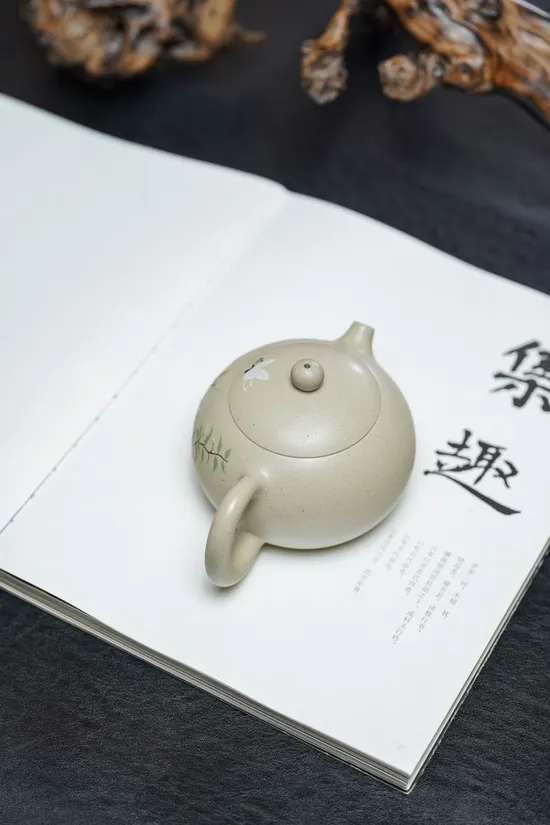 Premium Yixing Clay Teapot Handcrafted | 260cc Artisan Teapot 2