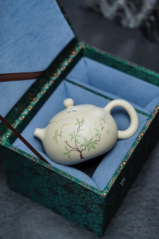 Premium Yixing Clay Teapot Handcrafted | 260cc Artisan Teapot 7