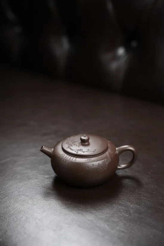 Premium Yixing Zisha Clay Teapot - Handcrafted Classic Design 1