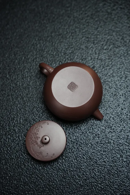 Premium Yixing Zisha Clay Teapot - Handcrafted Classic Design 4