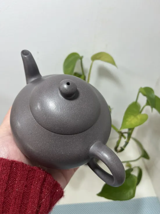 Premium Yixing Pear-Shaped Clay Teapot | Handcrafted Artisan Pottery 1