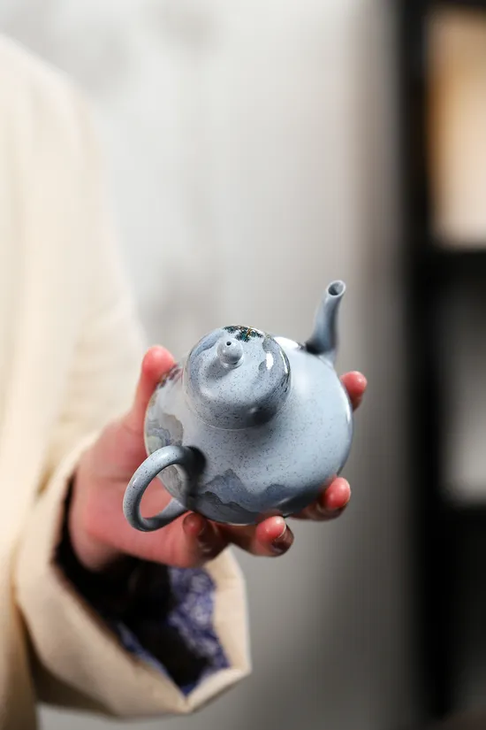 Premium Yixing Zisha Clay Teapot – Handcrafted 180cc Artisan Ceramic 4