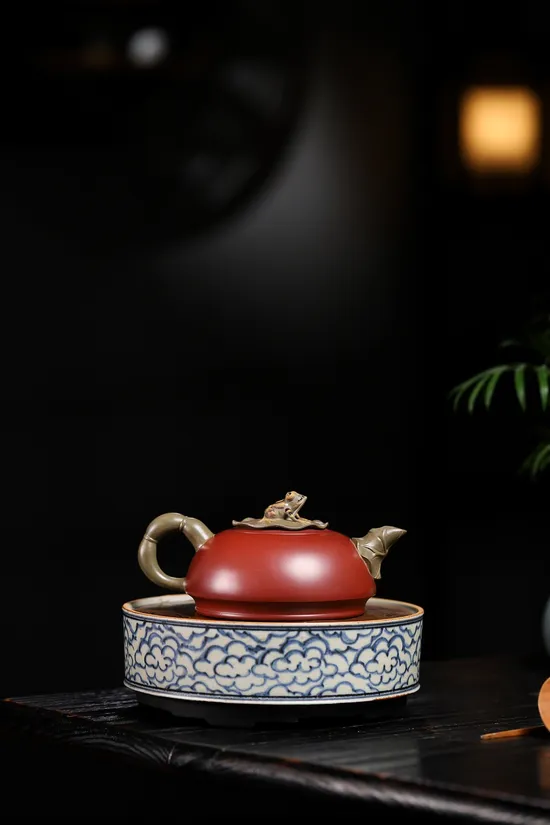 Yixing Zisha Teapot Set - Award-Winning Purple Clay Artistry 1