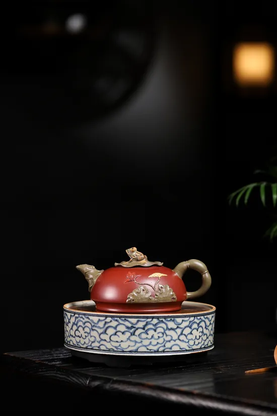 Yixing Zisha Teapot Set - Award-Winning Purple Clay Artistry 2
