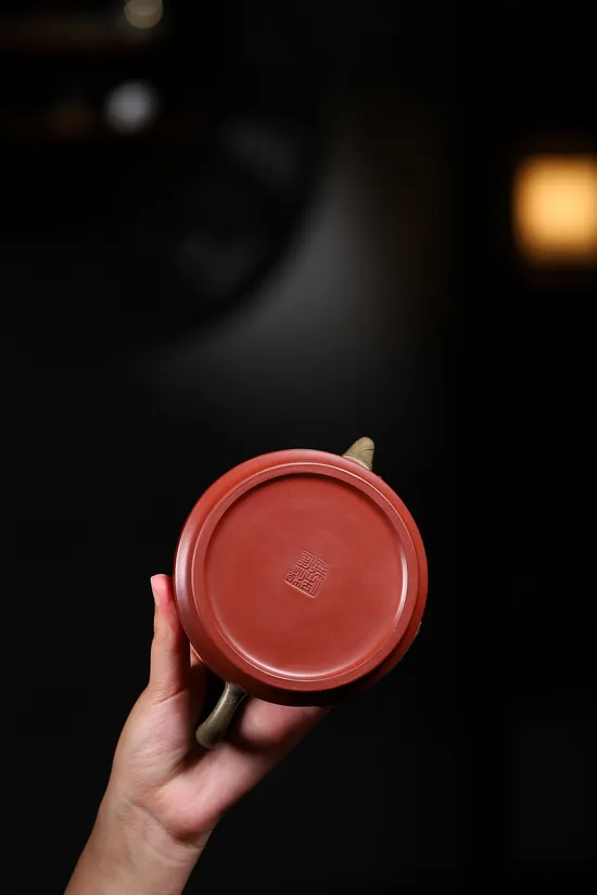 Yixing Zisha Teapot Set - Award-Winning Purple Clay Artistry 3