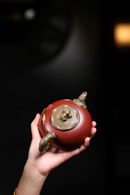 Yixing Zisha Teapot Set - Award-Winning Purple Clay Artistry 6