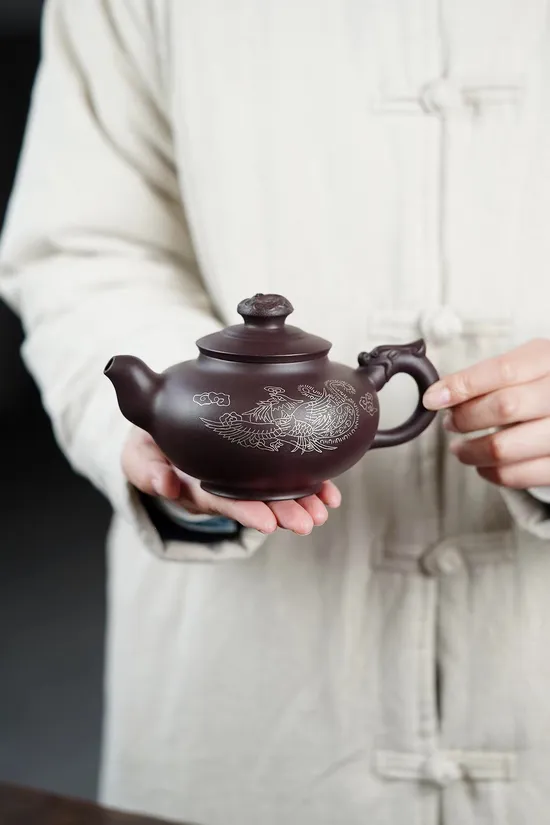 Yixing Zisha Teapot – Master Crafted, Authentic Purple Clay Artistry 1
