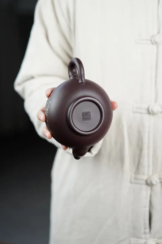 Yixing Zisha Teapot – Master Crafted, Authentic Purple Clay Artistry 8