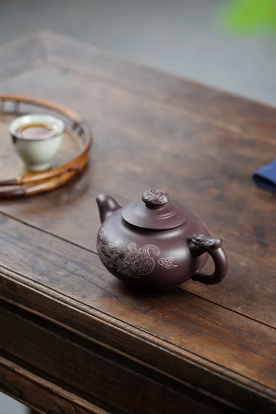 Yixing Zisha Teapot – Master Crafted, Authentic Purple Clay Artistry 9