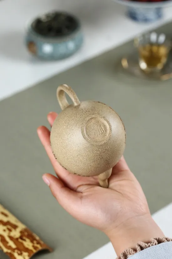 Yixing Clay Teapot | Handcrafted Zisha Ceramic Artistry & Collectibles 3