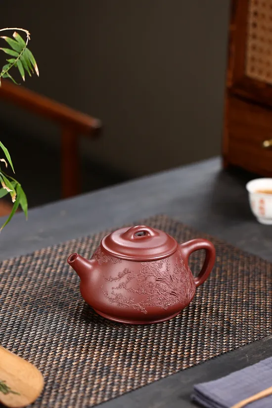 Yixing Zisha Teapot - Master Artist Xia Ruijuan's Rare Collectible 4