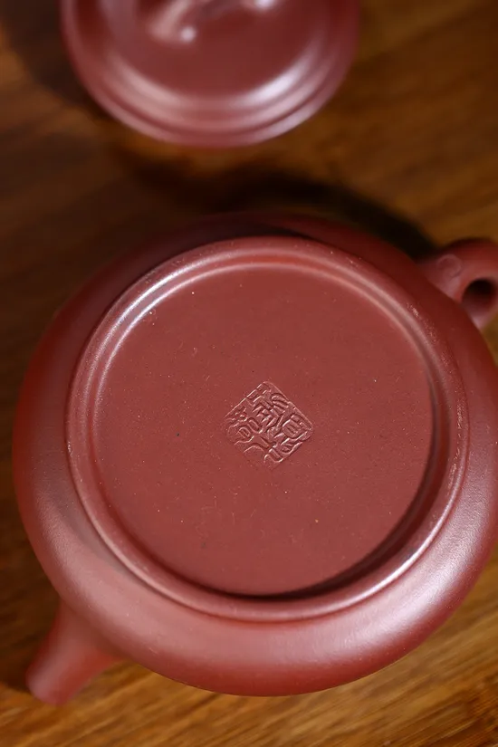 Yixing Zisha Teapot - Master Artist Xia Ruijuan's Rare Collectible 6
