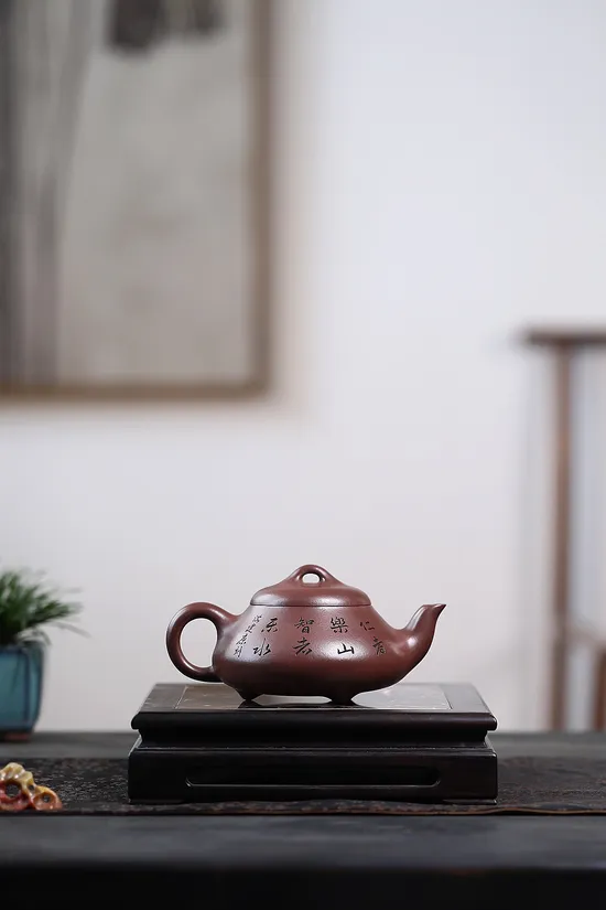 Yixing Zisha Hantang Piao Teapot – Dragon's Blood Clay Artistry 3