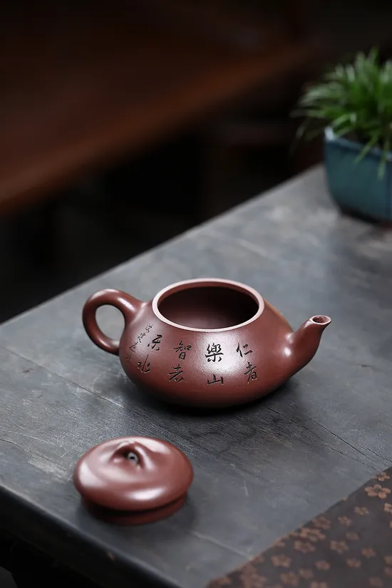 Yixing Zisha Hantang Piao Teapot – Dragon's Blood Clay Artistry 4