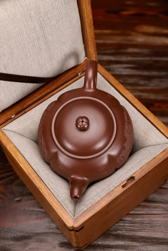 Premium Yixing Zisha Teapot – Mastercrafted Chrysanthemum Design 6