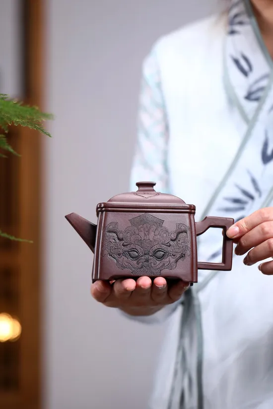 Yixing Zisha Teapot: Handcrafted Lion Design, 500cc Artisan Pottery 4