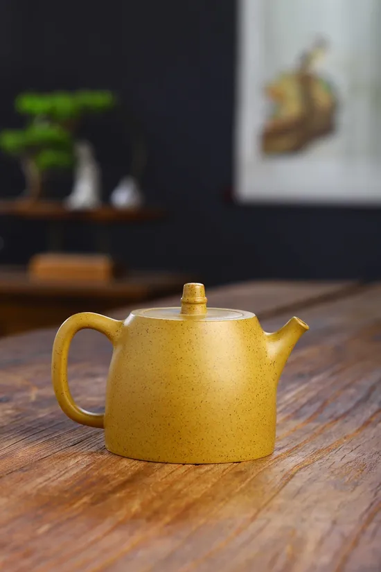Handmade Yixing Teapot - Di Jiaojiao Zisha Clay Artistry 1