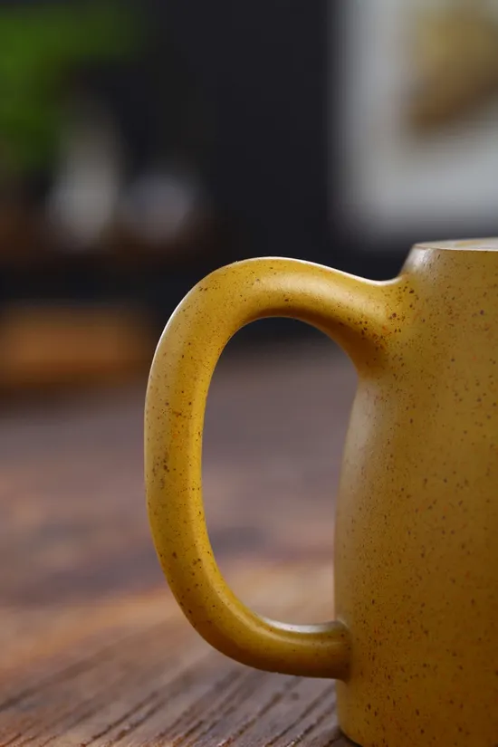 Handmade Yixing Teapot - Di Jiaojiao Zisha Clay Artistry 4