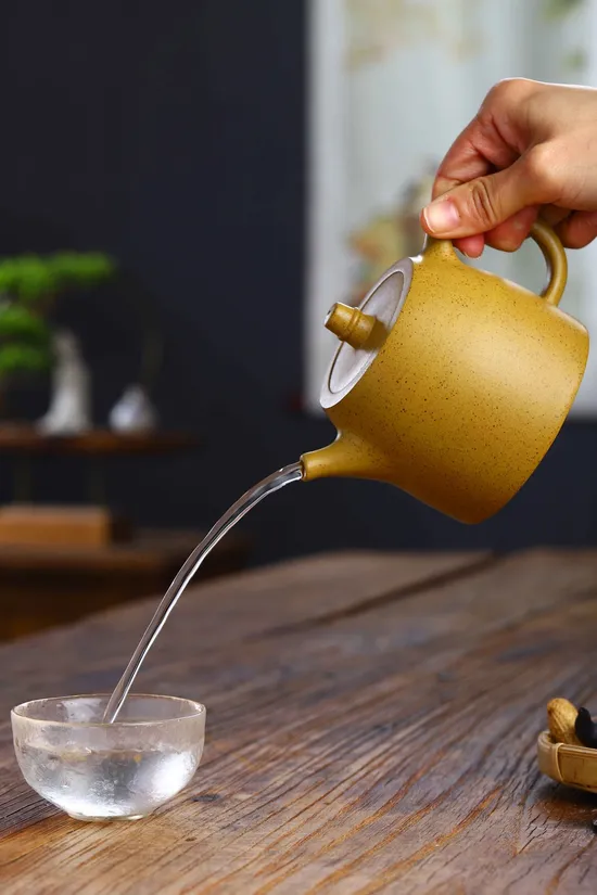 Handmade Yixing Teapot - Di Jiaojiao Zisha Clay Artistry 5