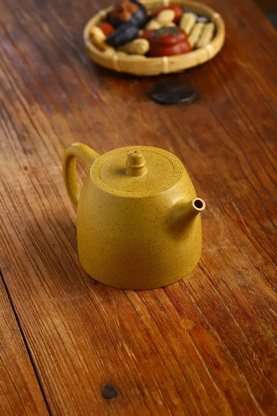 Handmade Yixing Teapot - Di Jiaojiao Zisha Clay Artistry 7