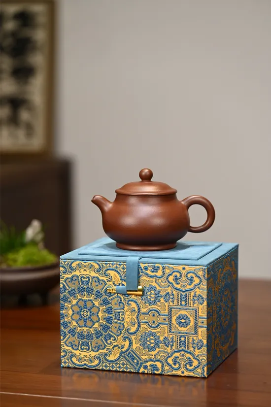 Yixing Zisha Teapot | Premium Handcrafted Purple Clay Artistry 5