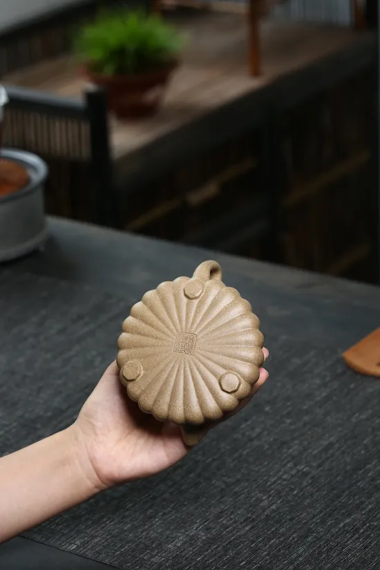 Yixing Zisha Teapot - Collectible Handcrafted Stone Dipper Pot 1