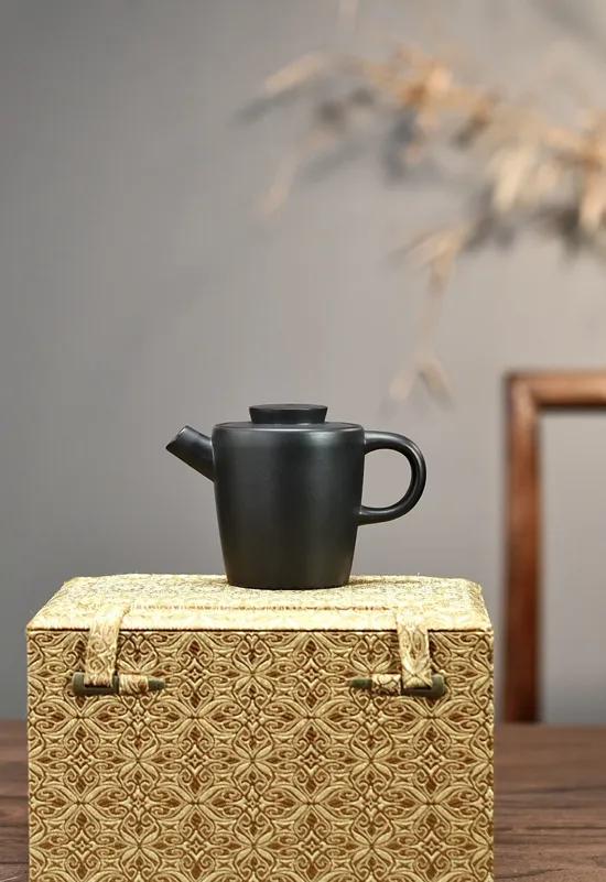 Premium Yixing Zisha Teapot – Handcrafted Ancient Clay Artistry 7