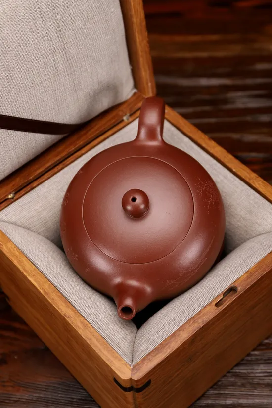 Premium Yixing Zisha Clay Teapot 'Jade Pearl' by Hui Haiqin 3