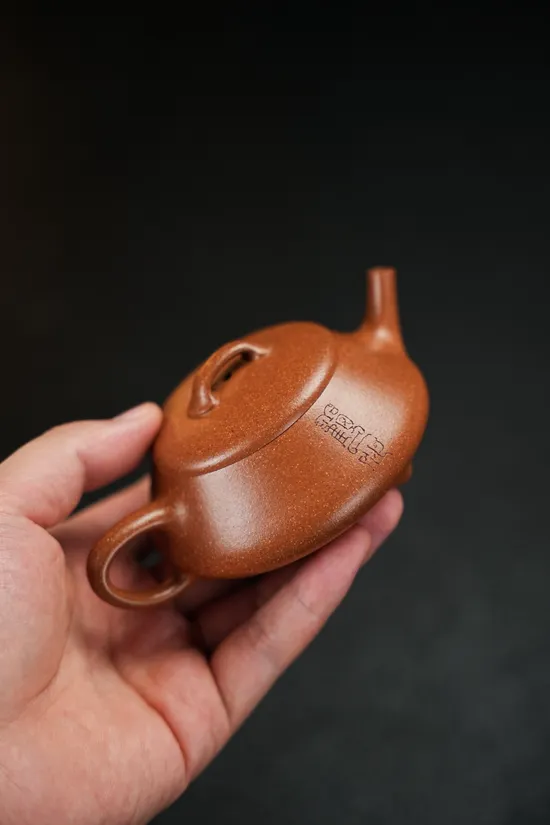Premium Yixing Clay Teapot – Antique Design & Handcrafted Artistry 4