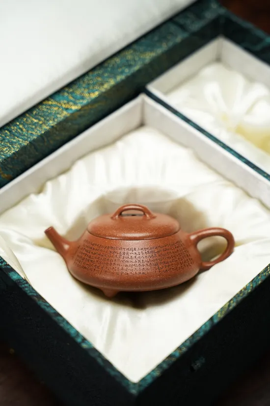 Premium Yixing Clay Teapot – Antique Design & Handcrafted Artistry 6