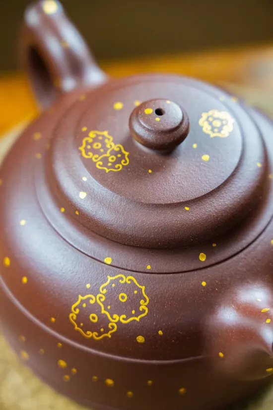 Premium Yixing Zisha Teapot | Master-Crafted Purple Clay Artistry 4