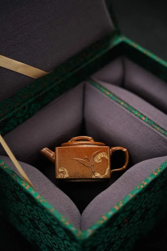 Handcrafted Yixing Zisha Teapot – Ancient Kiln-Fired, Collectible Mini Teapot 2