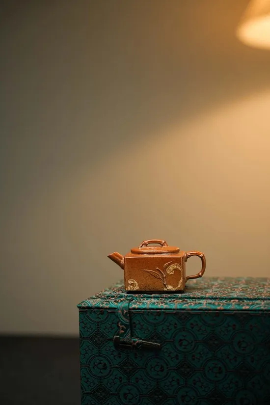 Handcrafted Yixing Zisha Teapot – Ancient Kiln-Fired, Collectible Mini Teapot 9