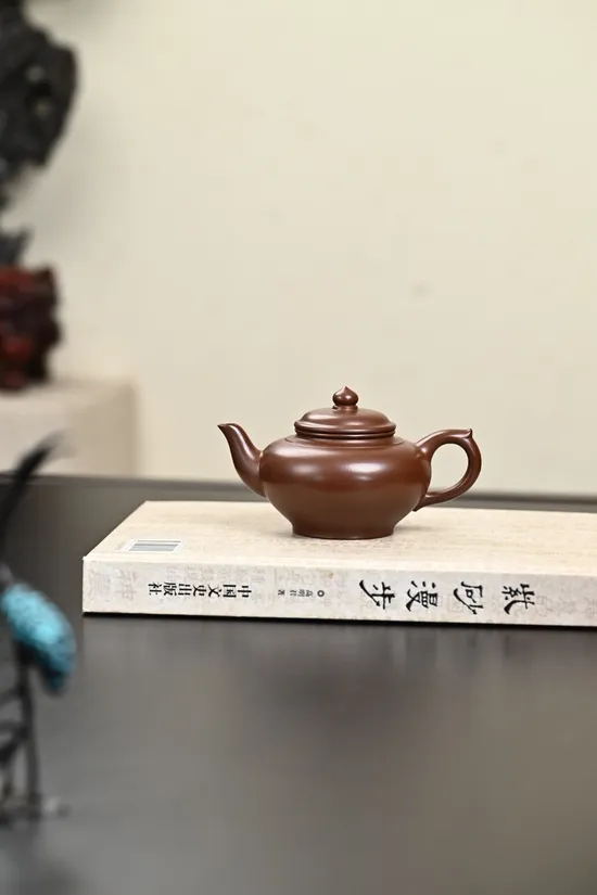 Xiao Ying Yixing Teapot - Handcrafted Zisha Clay, 200cc, Collector's Choice 1