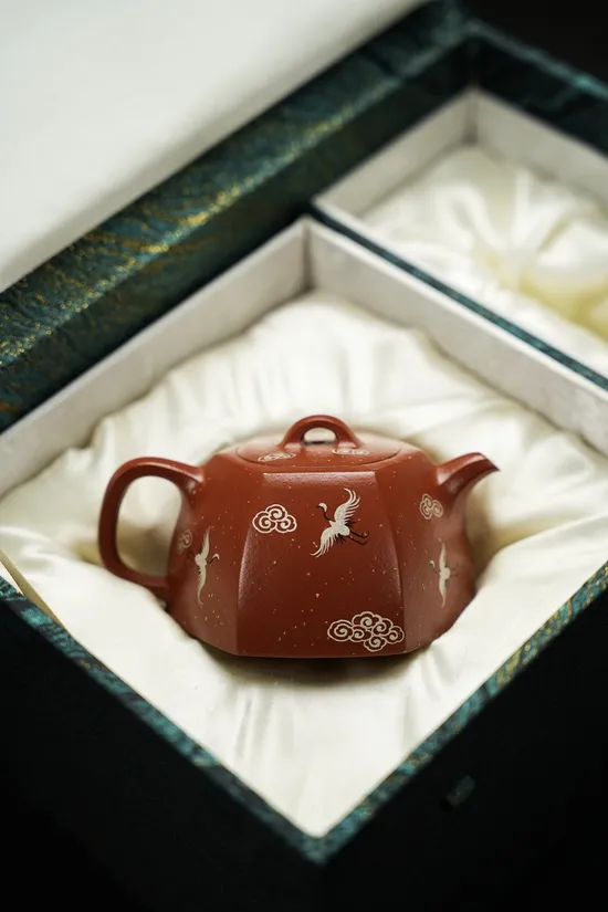 Premium Yixing Zisha Clay Teapot | Handcrafted Classic Design 6