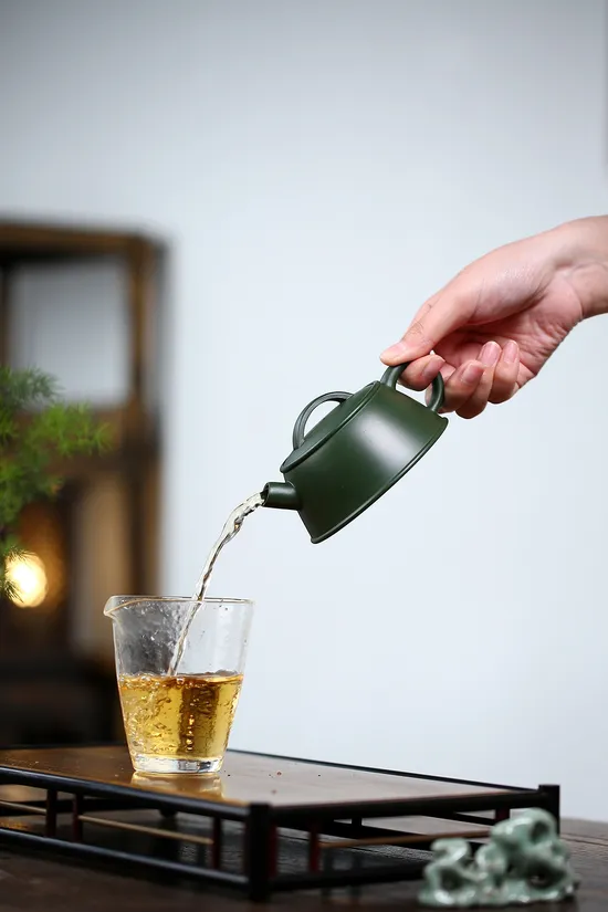 Handcrafted Yixing Zisha Teapot – Artisan Collectible Teaware 1