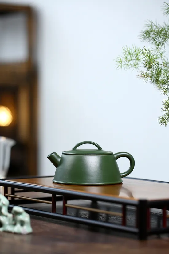 Handcrafted Yixing Zisha Teapot – Artisan Collectible Teaware 3