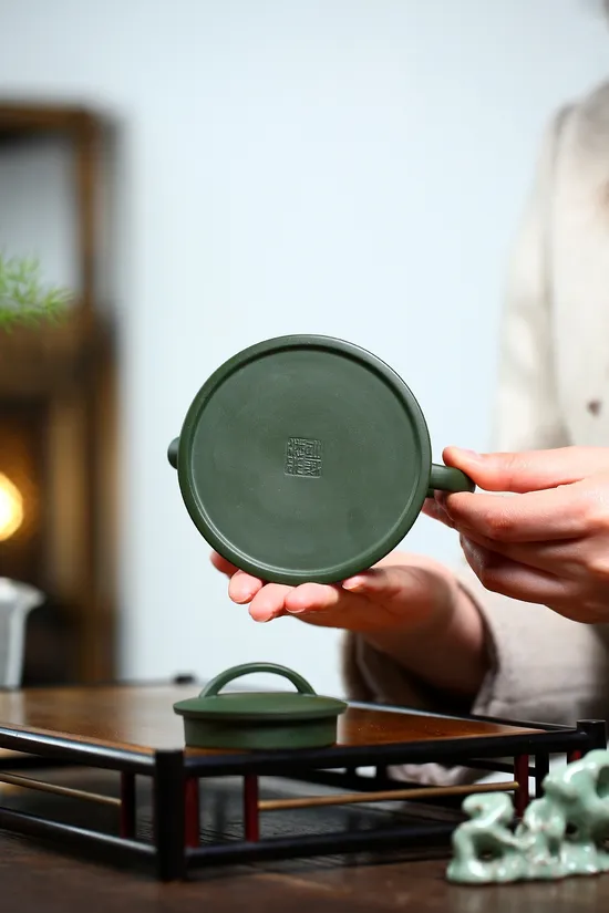 Handcrafted Yixing Zisha Teapot – Artisan Collectible Teaware 6