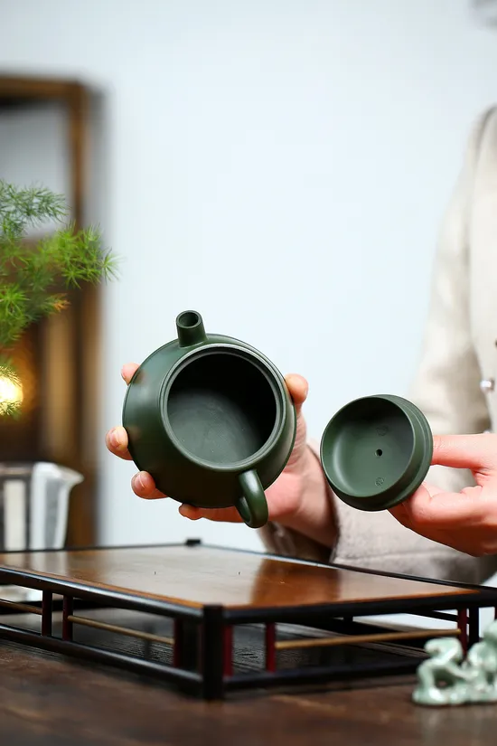Handcrafted Yixing Zisha Teapot – Artisan Collectible Teaware 7